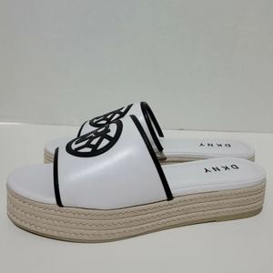 DKNY  White and Black trim slide. SZ 8.5M, Open toe Flip-Flop